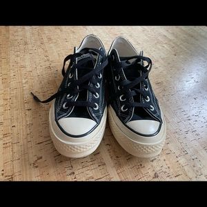 Converse: Chuck 70 Vintage Canvas
UNISEX LOW TOP 5.5/7.5 black runs1/2 size lrg